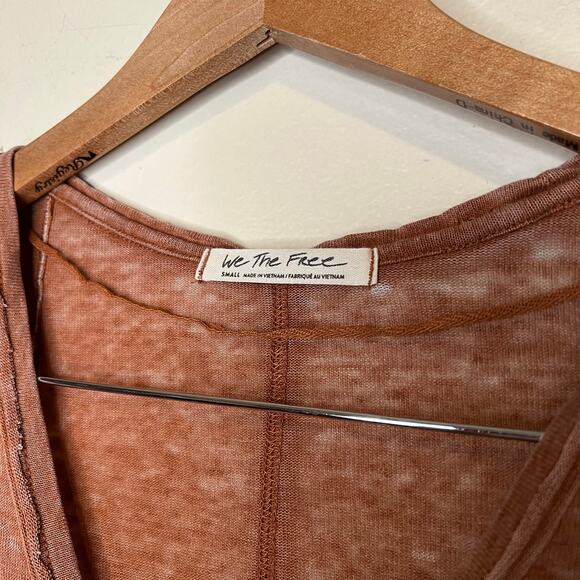 We The Free Sammie Tee V-Neck Flowy in Washed Brown - Picture 4 of 6